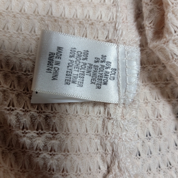 True self size large top with sheer floral sleeves and crochet trim - Picture 13 of 16